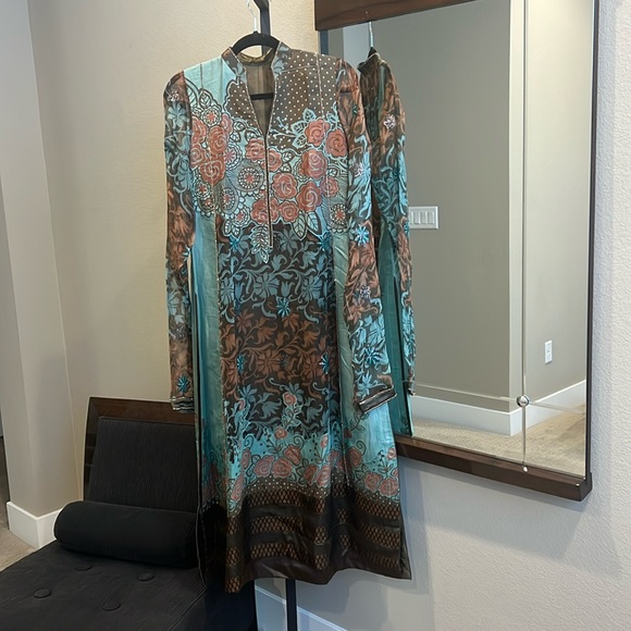 Gul Ahmed lawn designer outfit - Picture 1 of 6